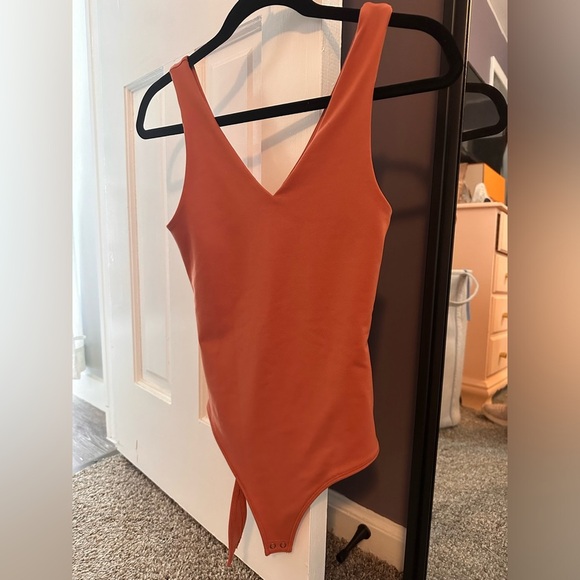 NWOT Abercrombie Soft A&F Collection V Neck Bodysuit Orange XS - Picture 2 of 4